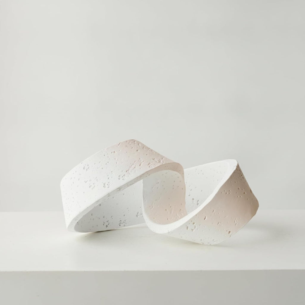 Abstract Sculpture Matte Loop Sculpture Minimalist Tabletop Ornament for Shelf, White, 27 17 19cm