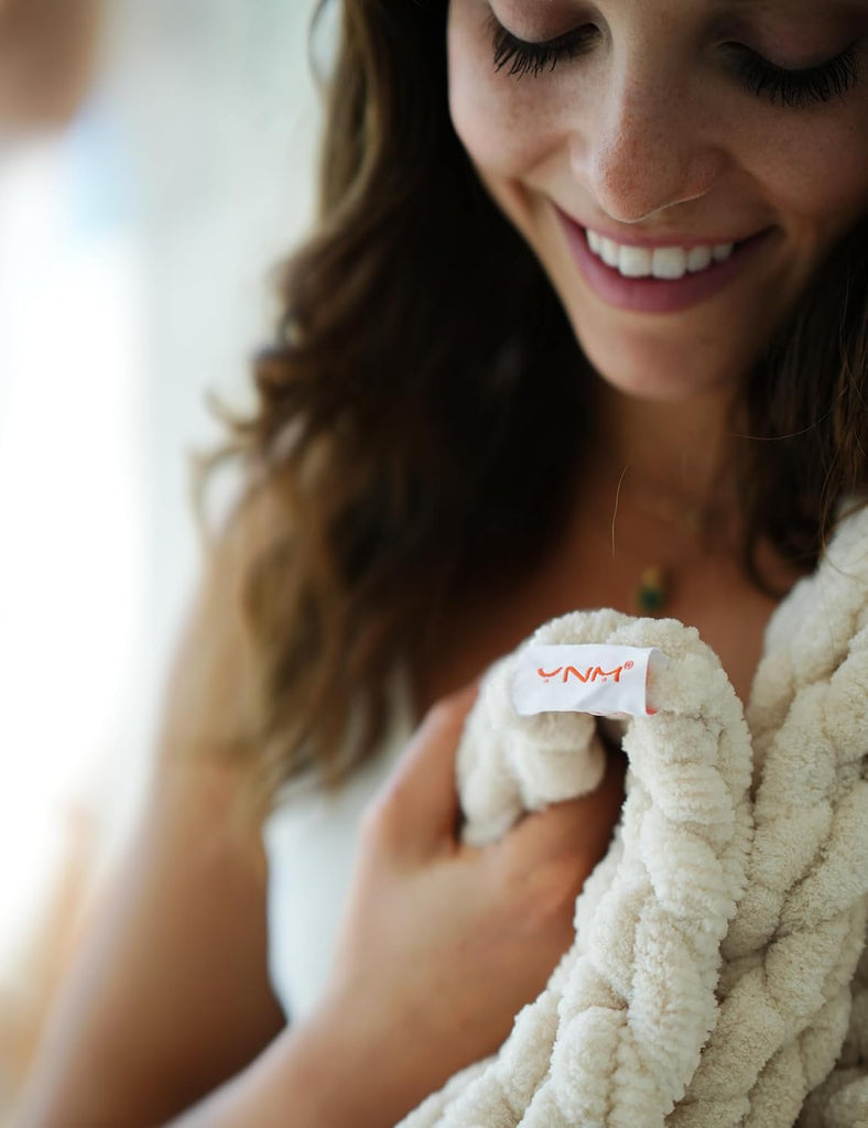 Chunky Throw Blanket, Hand Knitted with Chenille Yarn, Skin Friendly, Ventilated and Breathable, Machine Washable