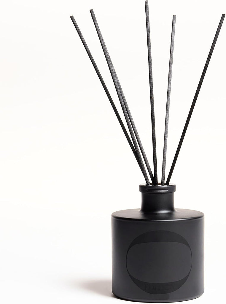 Reed Diffuser Set - Notes of Black Tea, Sicilian Bergamot, and Cedarwood - Pack of 1