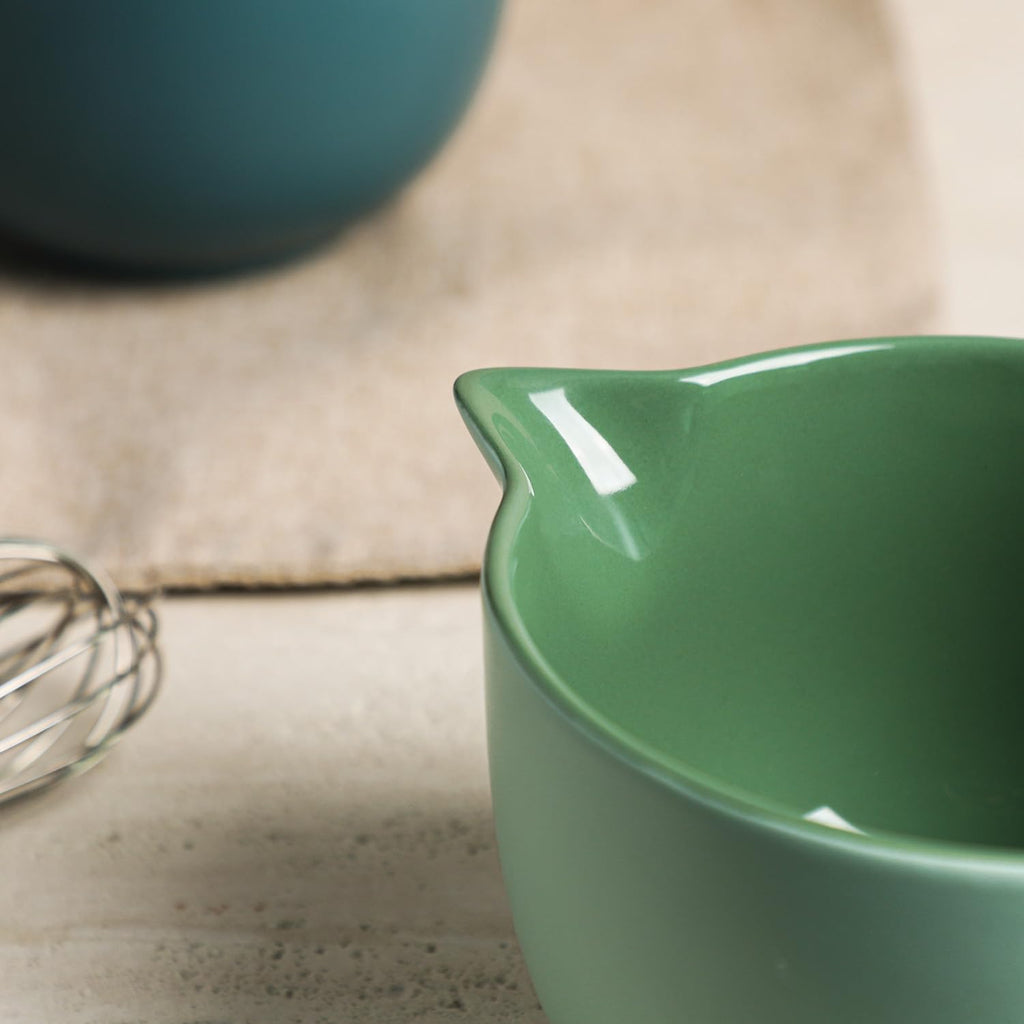 Simple Solid Color Kitchen Ceramic Mixing Bowl, 1 Quart Large Bowl, with Pouring Spout and Handle