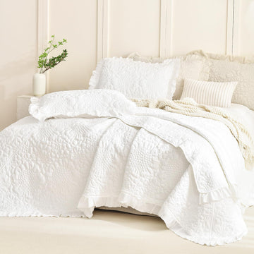 Ruffled Oversized Quilt Bedding Set(102"x118"), White Lightweight Crinkled Bedspread Oversized