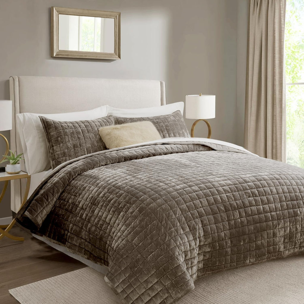 Luxury Velvet Quilt Set Bedding Sets, Ultra Soft Velvet Comforter Set, Lightweight Channel Box Stitch Oversized