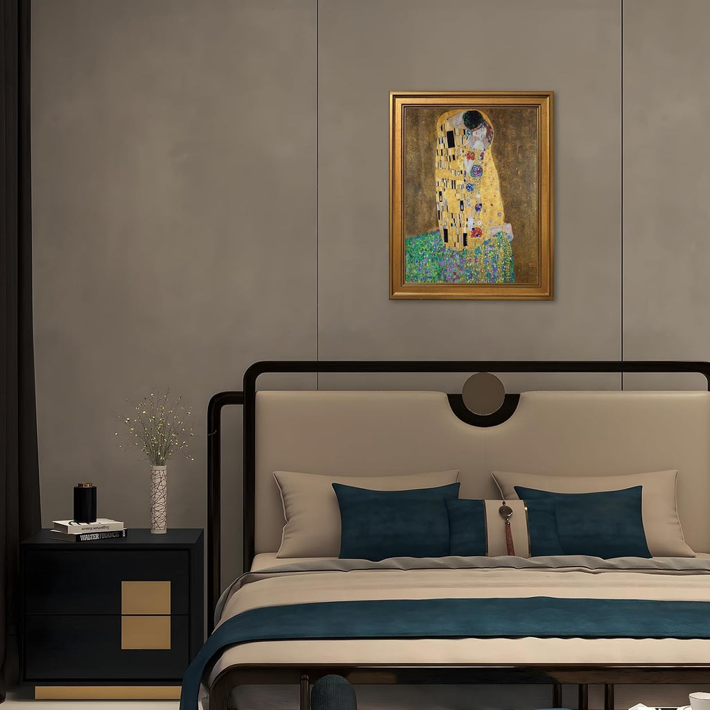 Gold Framed The kiss by Gustav Klimt Poster Romantic Symbolist Wall Art Classic Oil Painting Reproduction Canvas