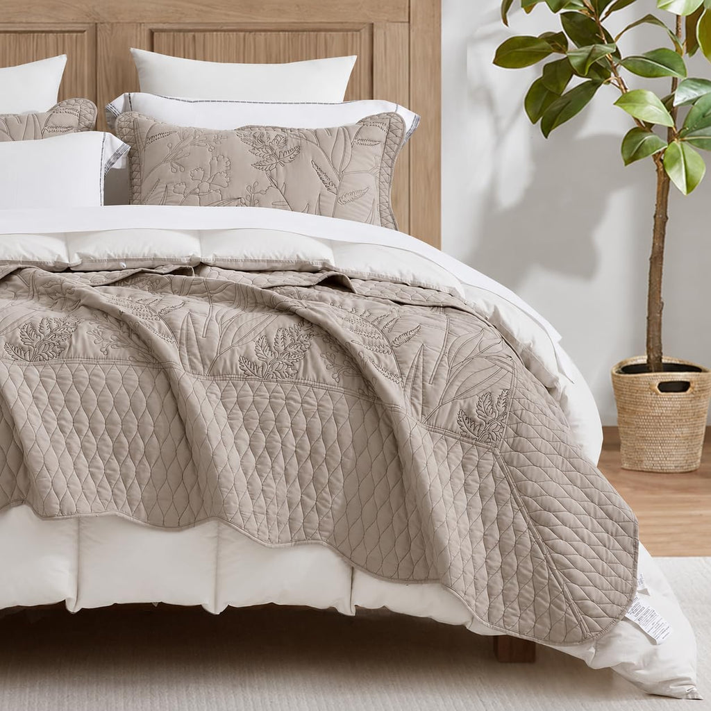 Botanical Oversized Bedspread - Leaves Pattern Stitching Quilt Set - Elegant & Fresh Style Bedding Coverlets