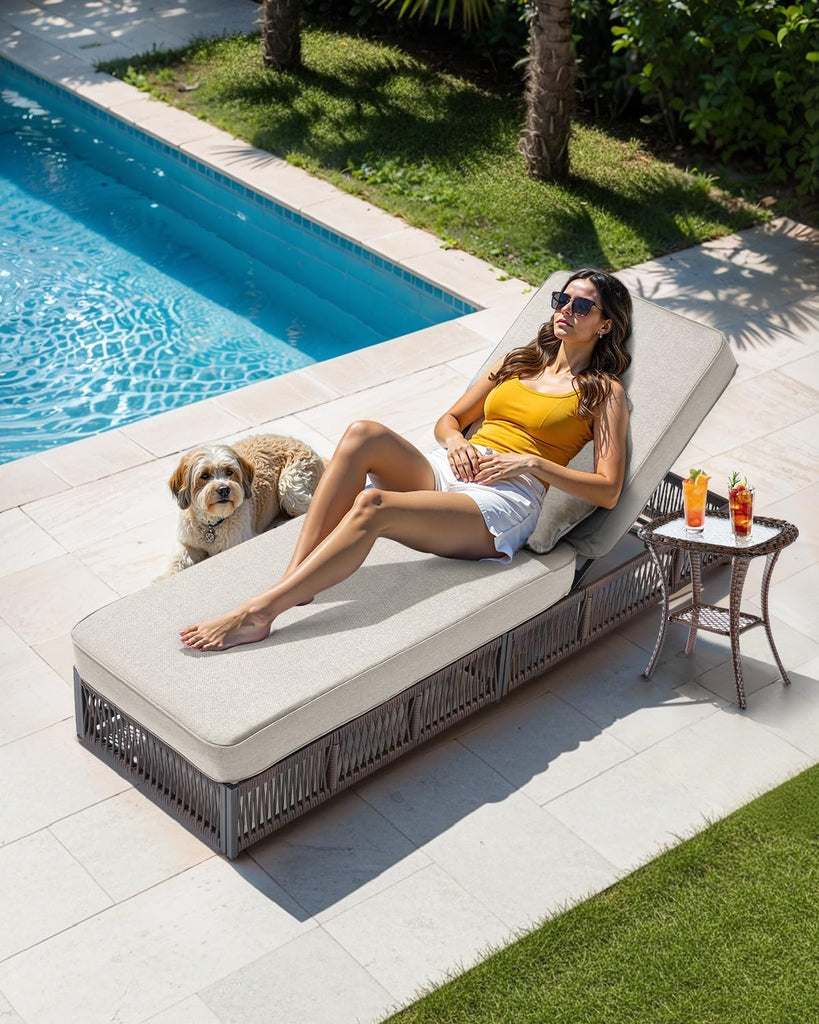 Luxury Outdoor Chaise Lounge Chairs of 4 with 5 Inch Thick Cushions and Side Table