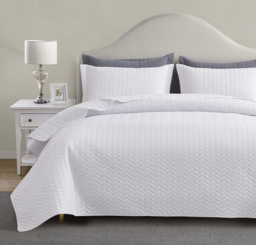 White Quilt Set, Lightweight Bedspread Ultrasonic Chevron Pattern Light Coverlet for All Season Comforter