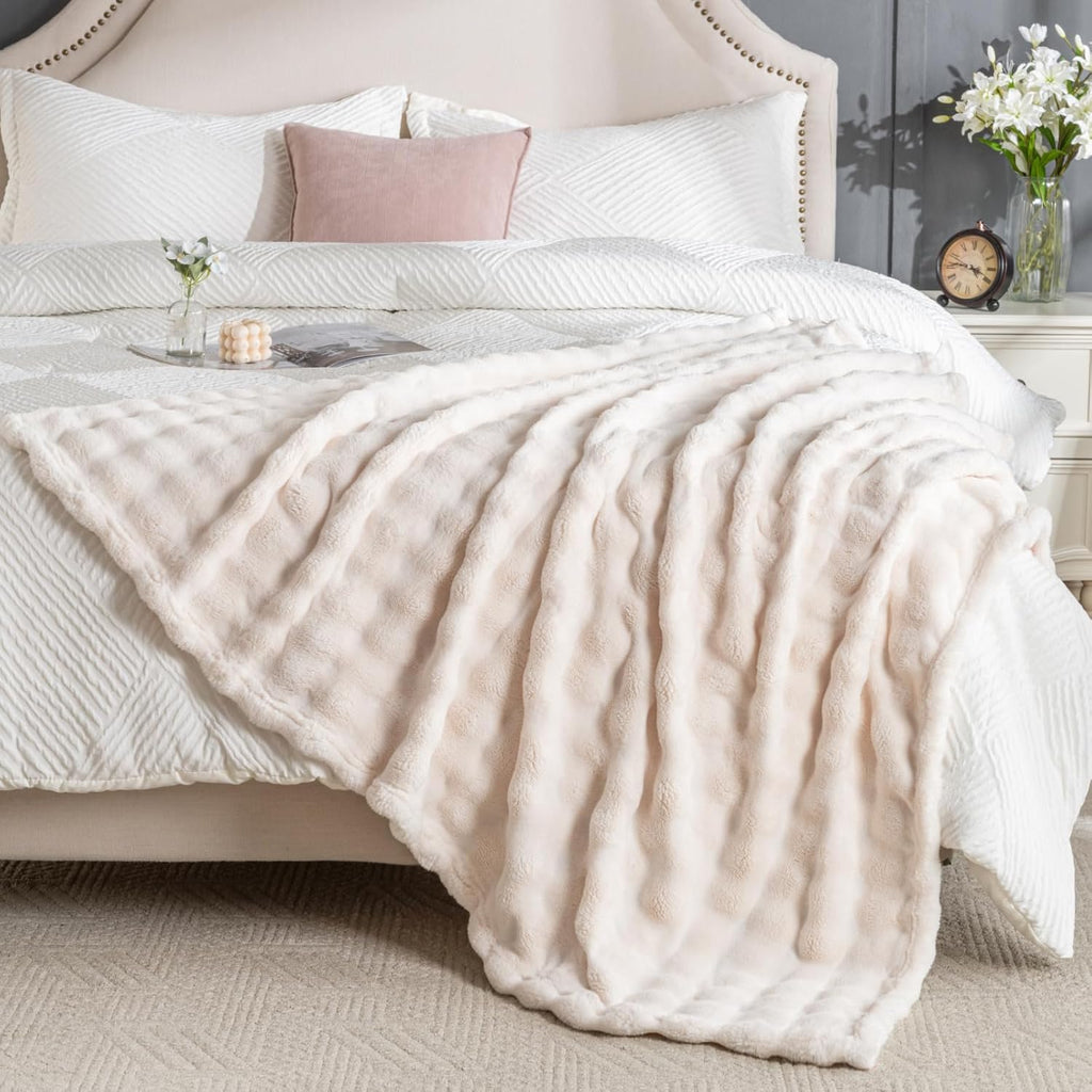 Off White Faux Fur Throw Blanket, Soft Fluffy Bubble Blanket, Thick Warm Plush Fuzzy Rabbit Fur Blanket for Fall and