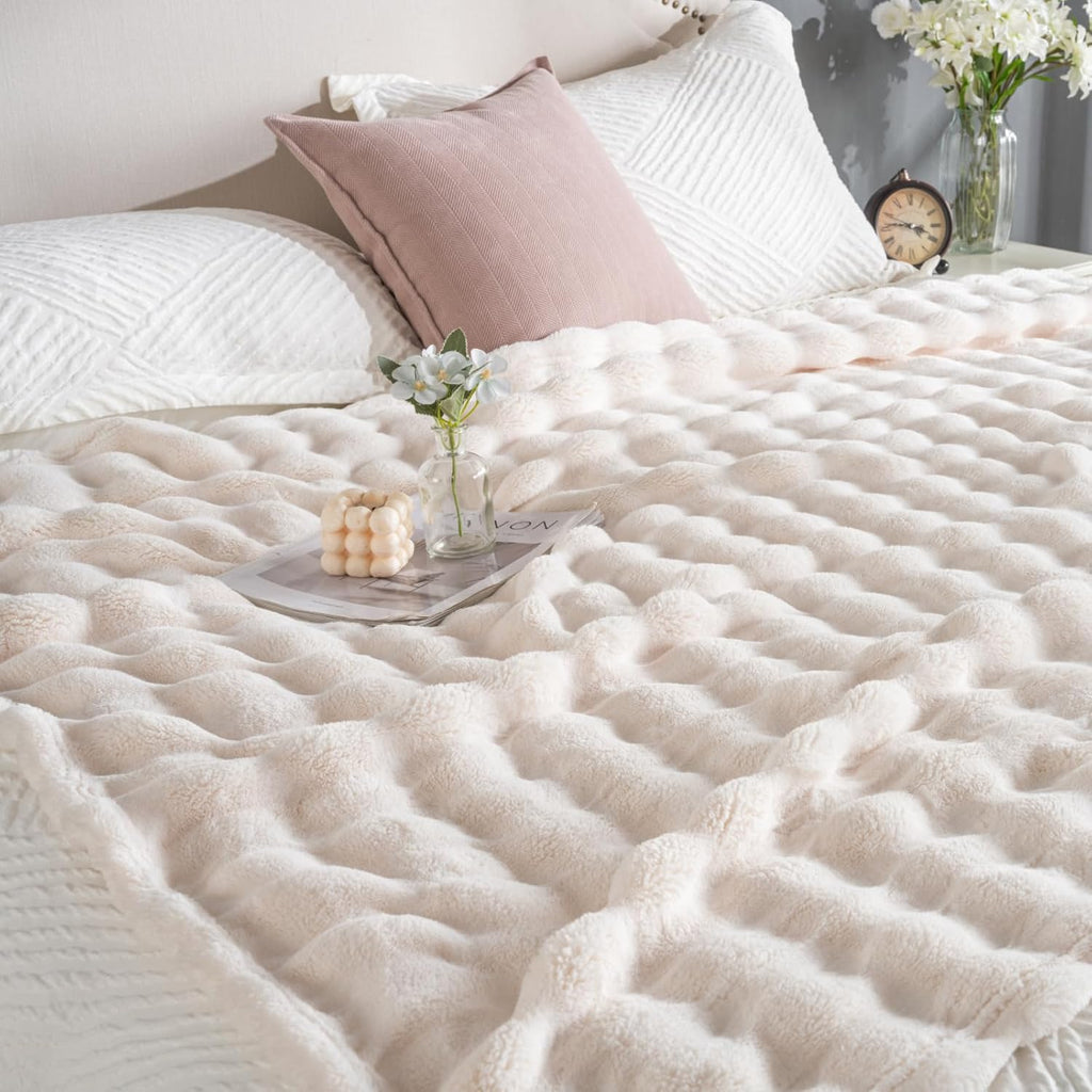 Off White Faux Fur Throw Blanket, Soft Fluffy Bubble Blanket, Thick Warm Plush Fuzzy Rabbit Fur Blanket for Fall and