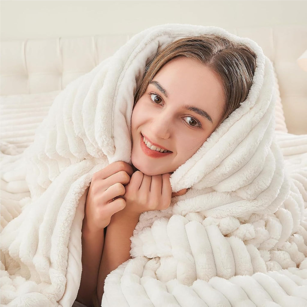 Fleece King Comforter Set, Fluffy Bed Set, Cream White