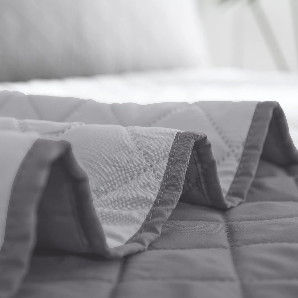 Reversible Quilt Set with 1 Quilt and 2 Pillow Shams, Soft Bed Quilt Cover, Lightweight Microfiber