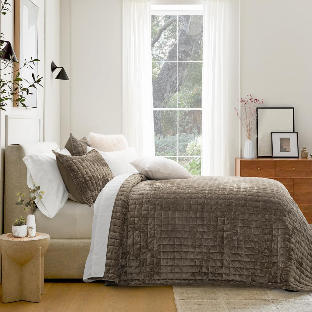Luxury Velvet Quilt Set Bedding Sets, Ultra Soft Velvet Comforter Set, Lightweight Channel Box Stitch Oversized
