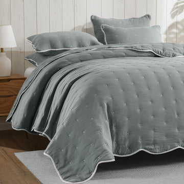 Pre-Washed Quilt Grey, Soft Microfiber Bedspread Quilted Thin Comforter with Scalloped Ruffle Edge