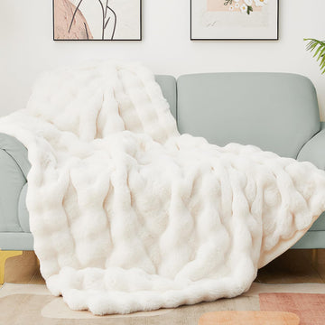 Luxury Faux Fur Throw Blanket Fuzzy for Couch Soft Thick Blanket for Bed Sofa Cute Plush Fuzzy Warm Blanket for All