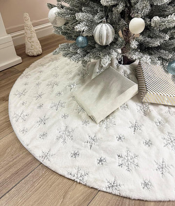 60 Inch Sequin Faux Fur Christmas Tree Skirt Decoration for Merry Christmas Party White Plush Silver Sequin Snowflake