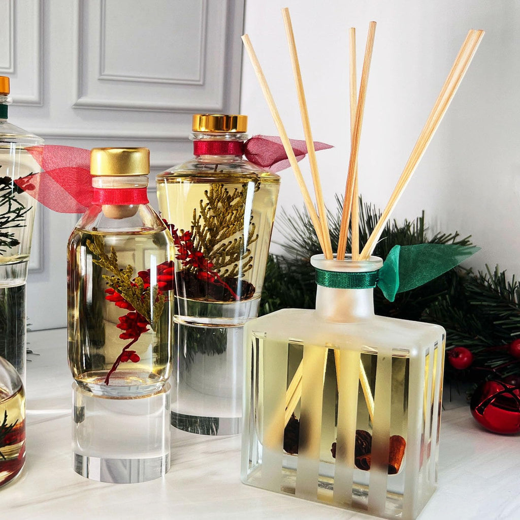 Reed Diffuser Set, Holiday Red Currant & Woods Scented Oil Diffuser with Sticks, Home Fragrance Accessories Shelf