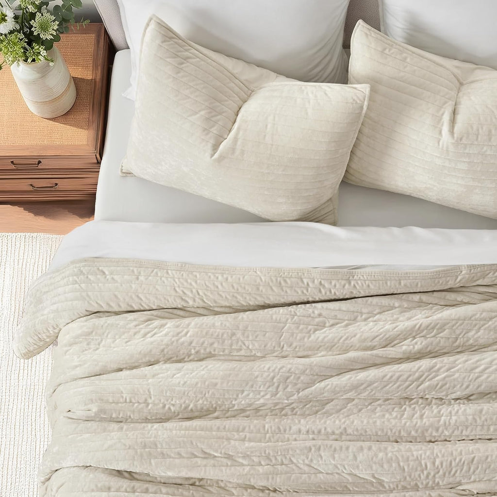 Velvet Quilt Set, Luxurious Soft Striped Channel Bedding Set, Lightweight Velvet Comforter for All Season