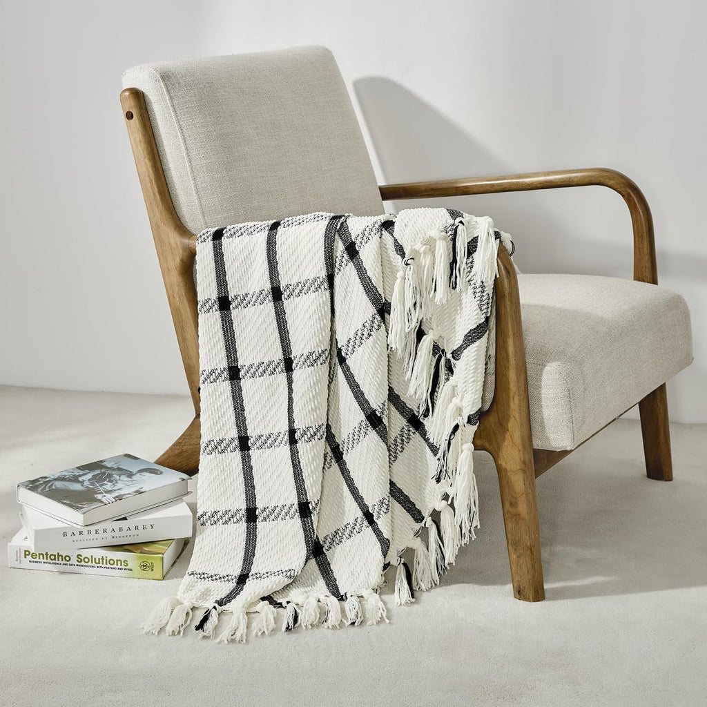 50"X60" Farmhouse Breathable Soft and Warm Chenille Plaid Throw Blanket, Home Decoration Throw with Tassles (Black &
