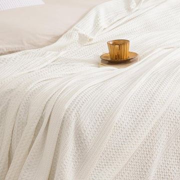 Cozy Waffle Weave Throw Blanket, Ultra Soft Breathable Lightweight Skin-Friendly Throw for All Seasons, Elegant Room