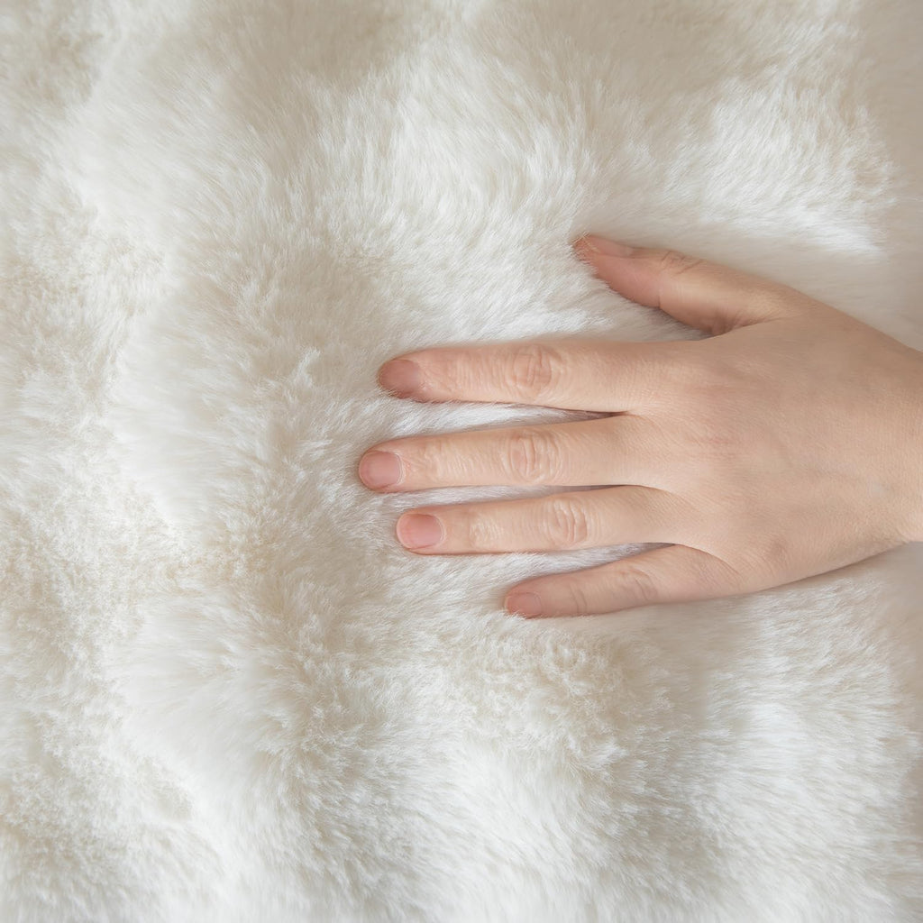 Pack of 2 Cream White Thick Soft Wool Decorative Throw Pillow Covers 18x18 Inch Faux Fur Plush Fluffy Cushion Covers