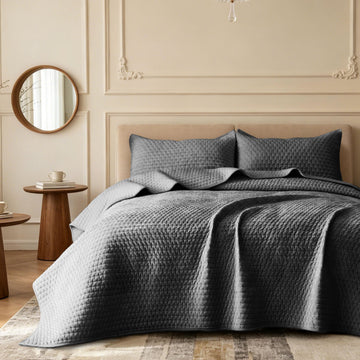 Quilt Set 98"x106" Luxury Velvet Bedspread 3 Piece Quilted Coverlet Set with 2 Matching 20x36 Pillow Shams Ultra