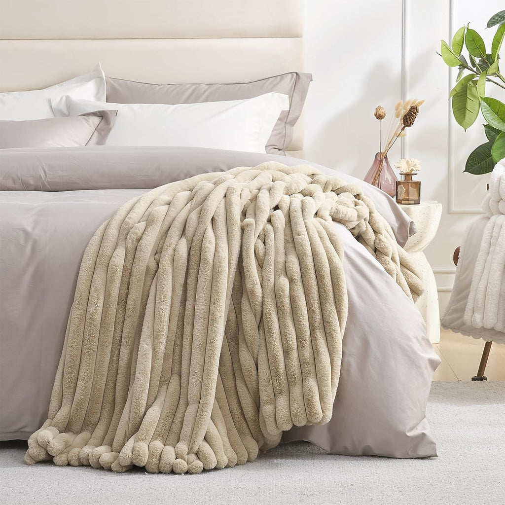 Faux Fur Throw Blanket, Cozy Fuzzy Fluffy Fur Luxurious Soft Striped Plush Gift Blankets for Family Sofa Chair
