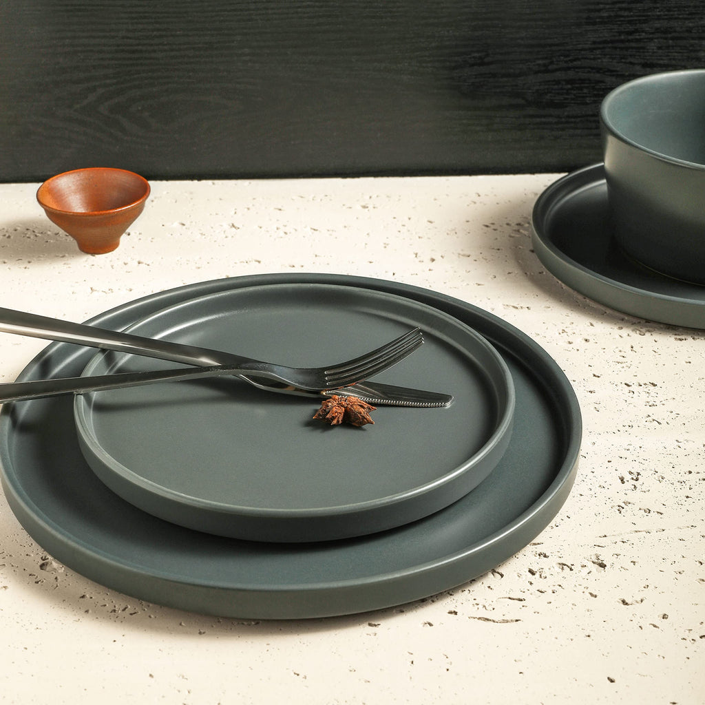 Lain Coupe Stoneware Dinnerware Set, Service for 4, Gray Matte