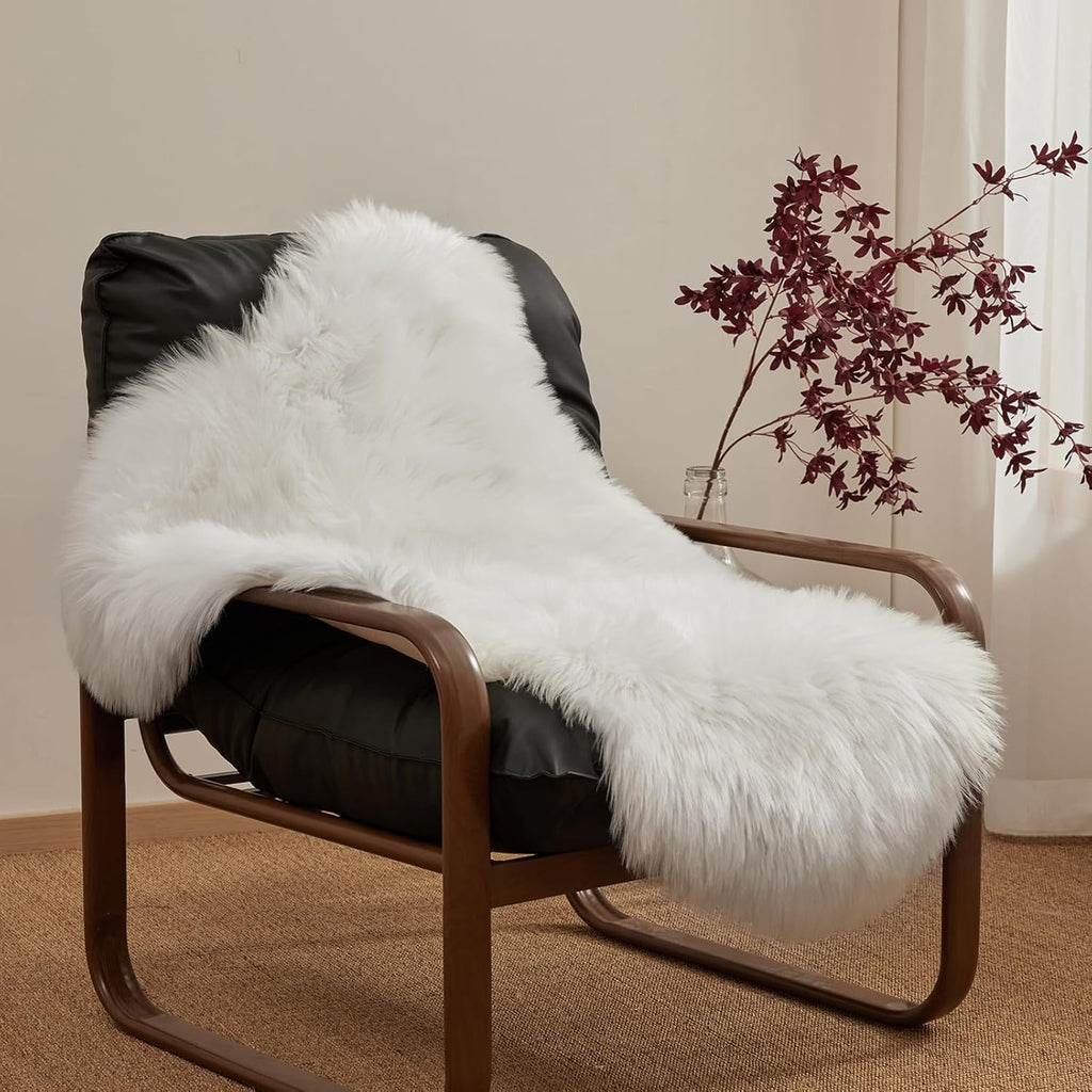 Faux Fur Rug, Fluffy White Small Sheepskin Rug, Ultra Soft Ft Mat, Machine Washable Shag Mats, Nursery