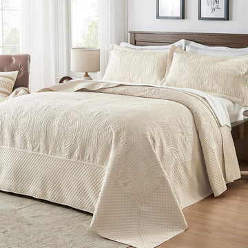 Oversized King Quilt Bedspread 132x 120, Extra Wide Alaska King Quilt, 3 Piece Soft Microfiber Lightweight Super King