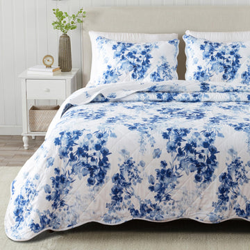 Floral Quilt Set with Shams, Blue Floral Bedding Set, All-Season, Lightweight Bedspread. Reversible
