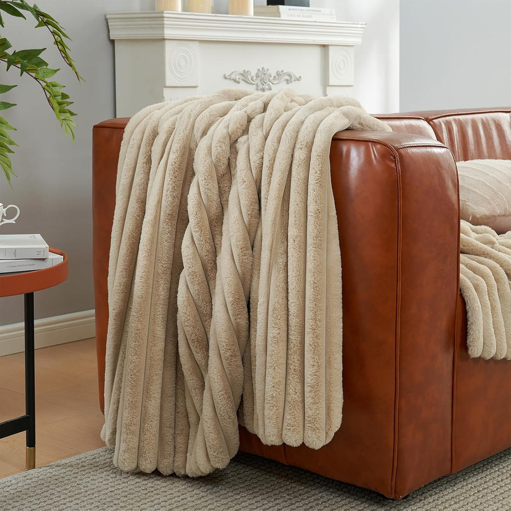 Faux Fur Throw Blanket, Cozy Fuzzy Fluffy Fur Luxurious Soft Striped Plush Gift Blankets for Family Sofa Chair