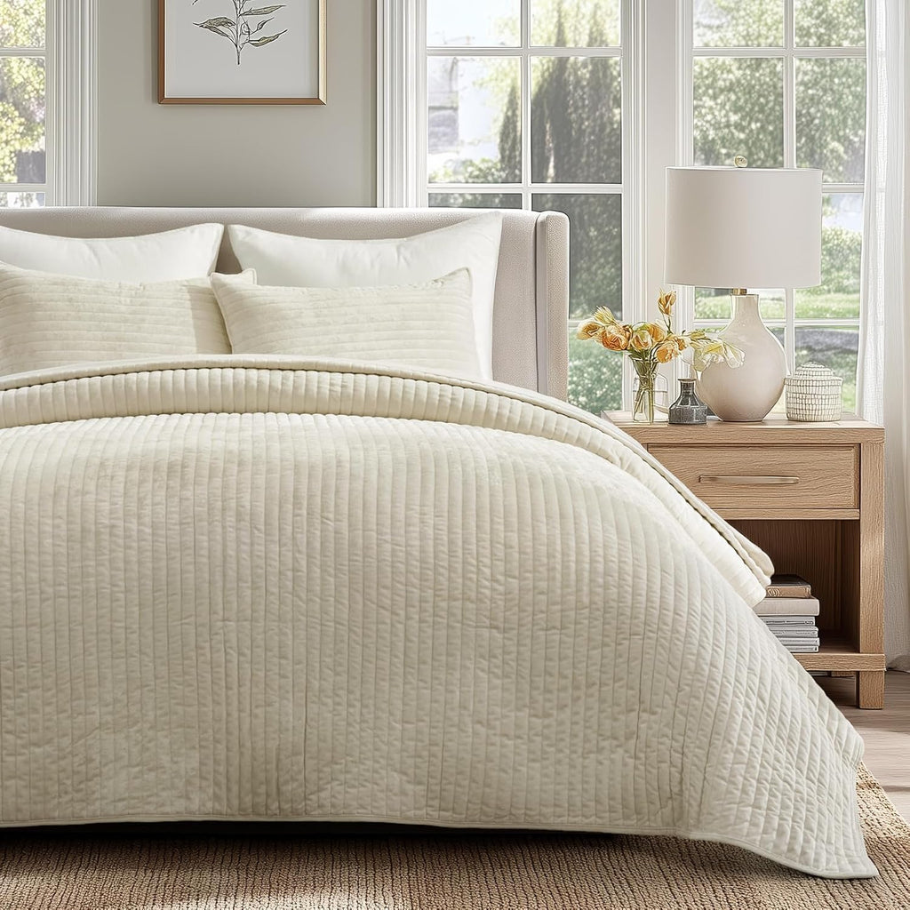 Velvet Quilt Set, Luxurious Soft Striped Channel Bedding Set, Lightweight Velvet Comforter for All Season