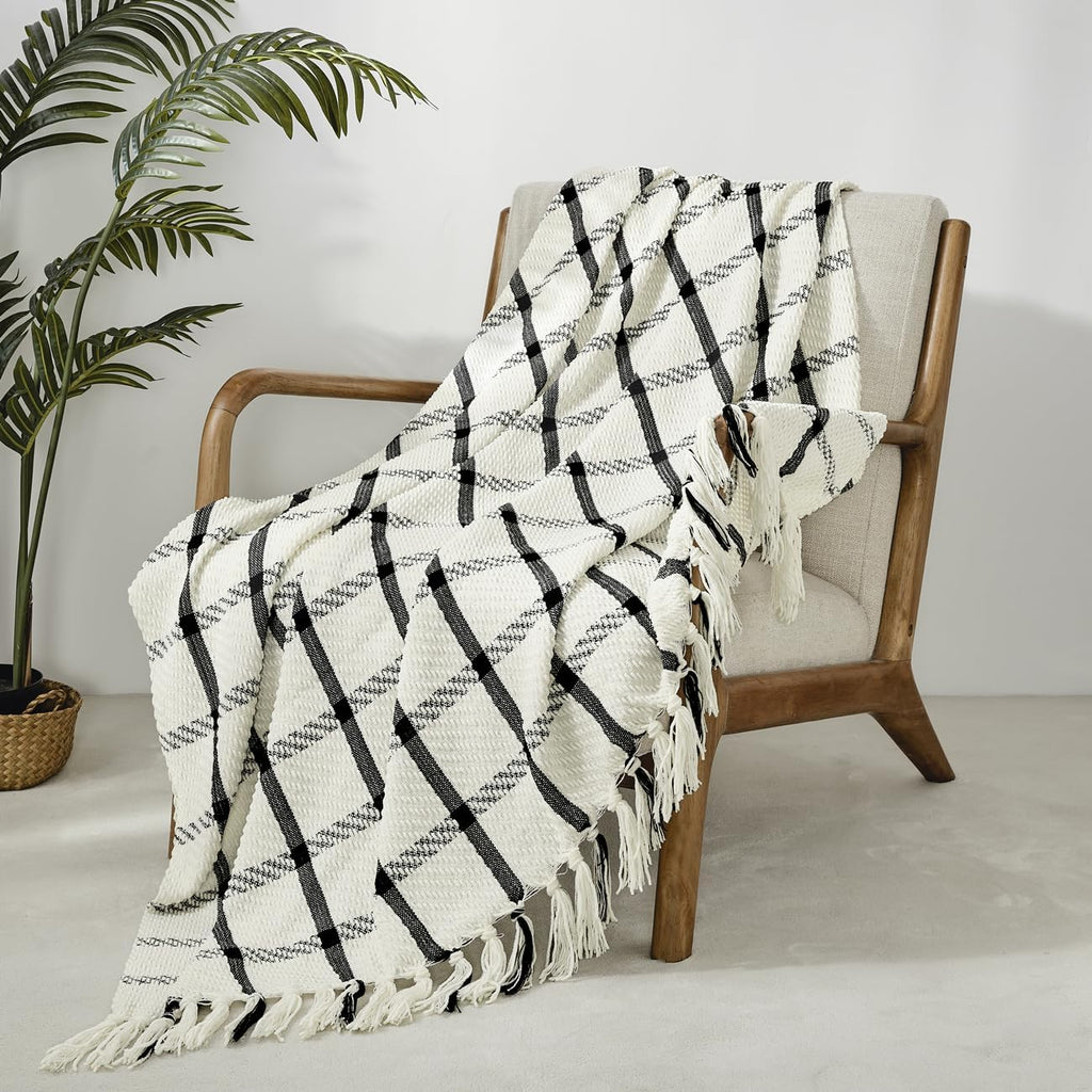 50"X60" Farmhouse Breathable Soft and Warm Chenille Plaid Throw Blanket, Home Decoration Throw with Tassles (Black &