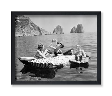 Vintage Women Eating Pasta on Lake Poster - Retro Picnic Print - Photography Art - Fashion Art - Gift for Him & Her