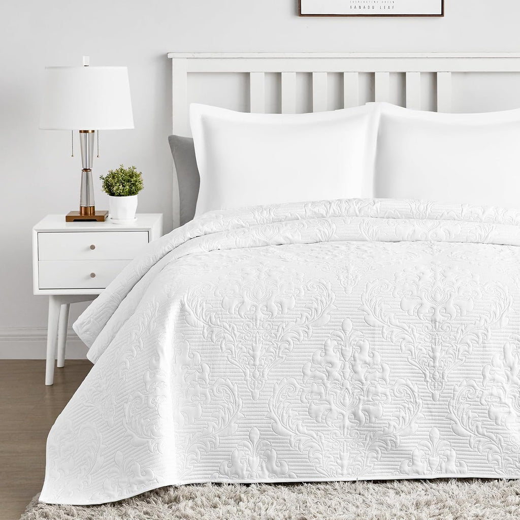 White Quilt - Ultrasonic Summer Bedspread, Soft Lightweight Coverlet Bedding Set, 3 Pieces (1 Quilt, 2 Pillowcases)