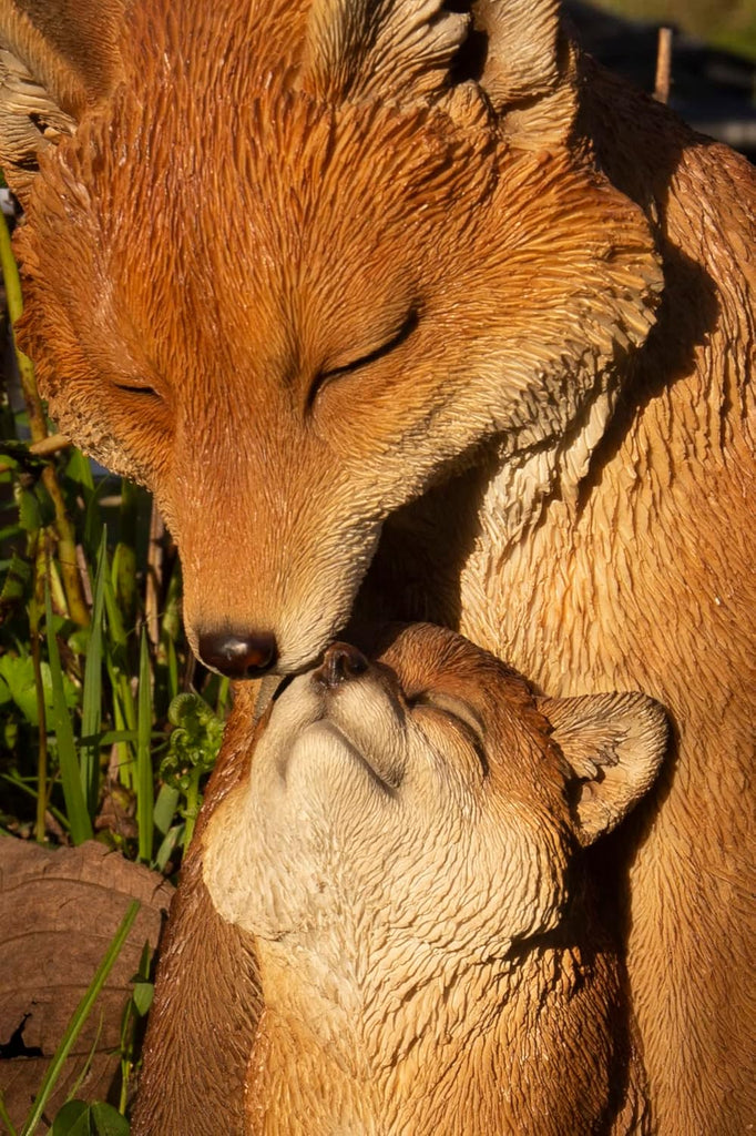 Gift Cuddling Mother and Baby Fox Garden Statue, Brown (87719-I)