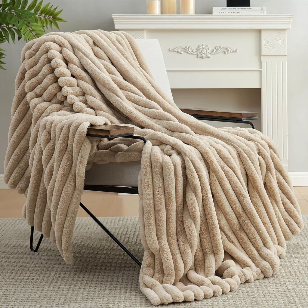 Faux Fur Throw Blanket, Cozy Fuzzy Fluffy Fur Luxurious Soft Striped Plush Gift Blankets for Family Sofa Chair