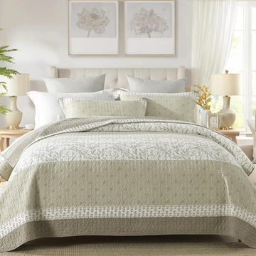 Quilt, Beige/Off White Vintage Floral Design Quilt Set