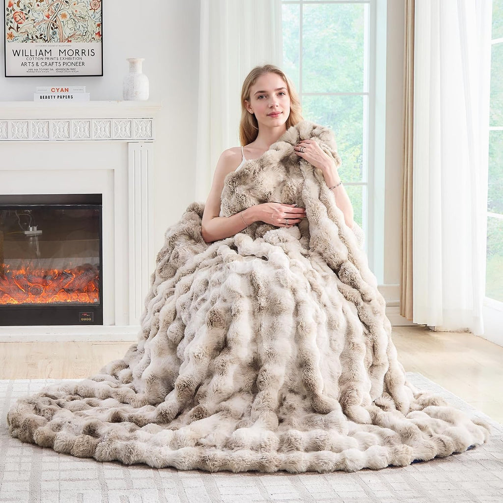 Fluffy Faux Rabbit Fur Throw Blanket - Soft Plush Luxury Bubble Blanket for Couch, Bed (King Size 108''x90''