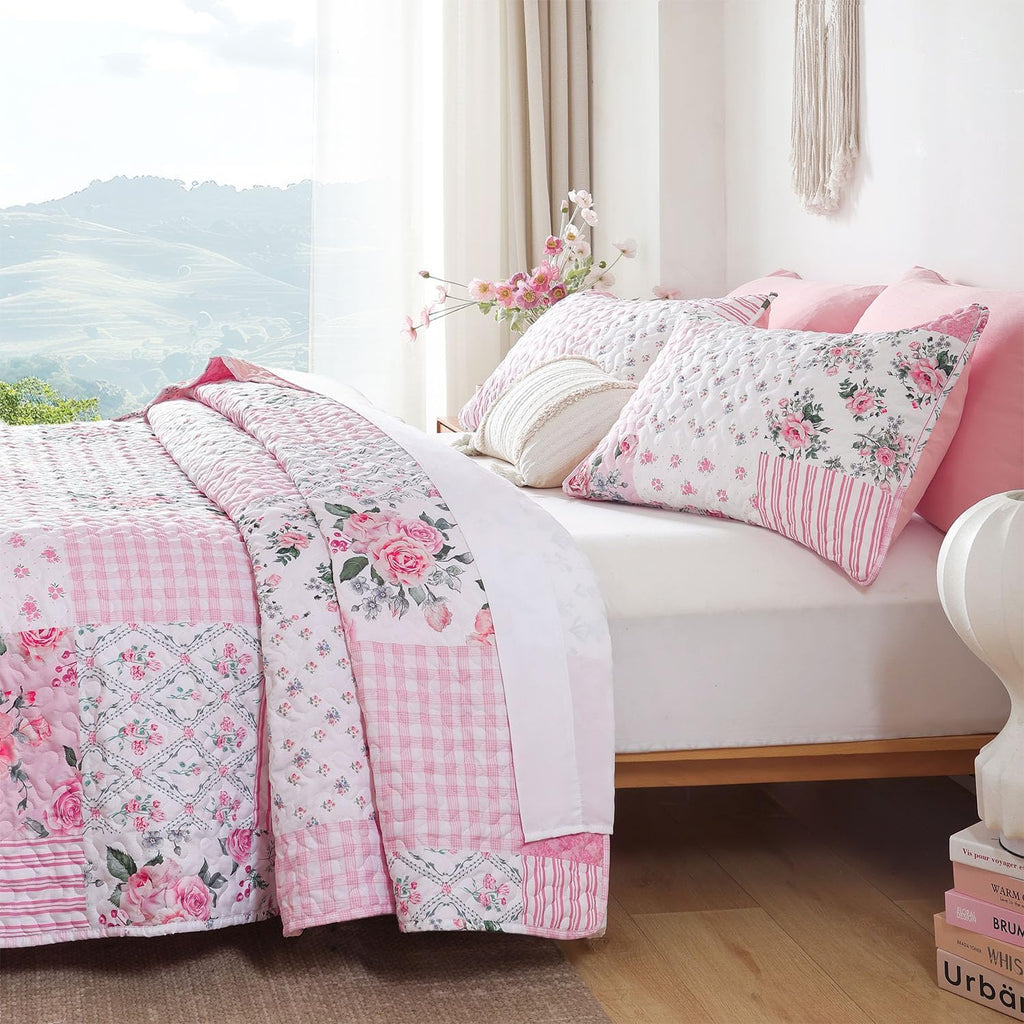 Floral Quilt Set - Ultra Soft Lightweight Bedspread, 3 Piece Pink Bedding Set with Pillowcases