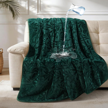Waterproof Blanket for Couch: Soft Flannel Waterproof Dog Blanket with a Storage Bag, Stain & Leak Proof Pet Blanket