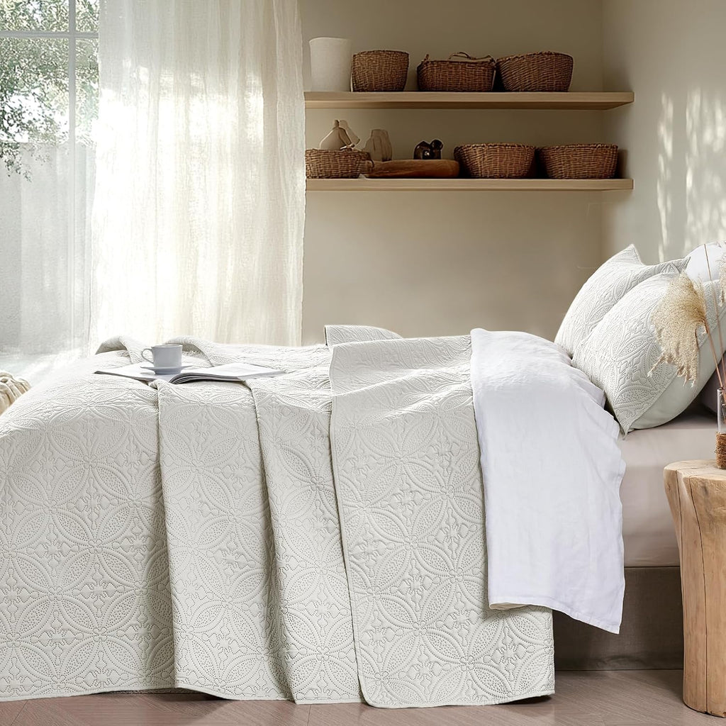 King/Cal King Quilt Set Cream, Microfiber Lightweight Bedspreads, Ultrasonic Embossed Solid Coverlet, Thin Bedding