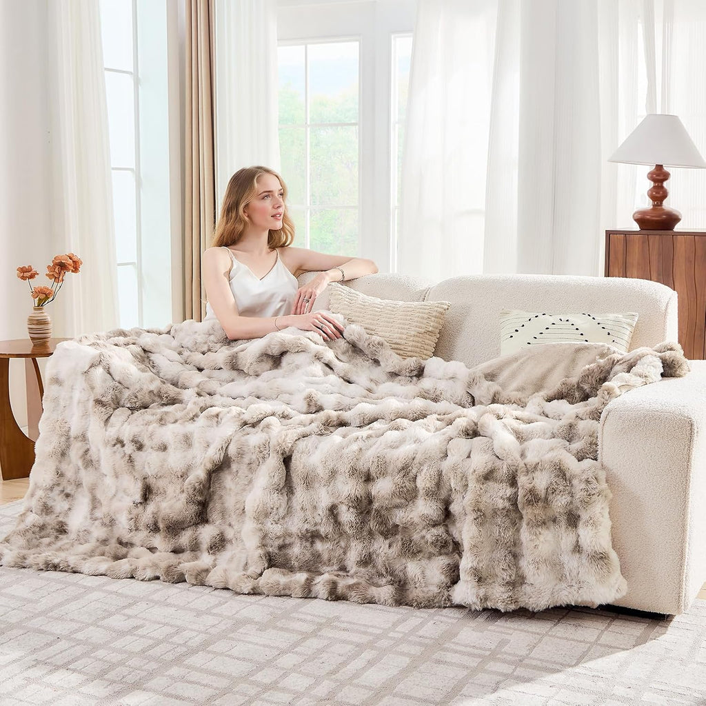 Fluffy Faux Rabbit Fur Throw Blanket - Soft Plush Luxury Bubble Blanket for Couch, Bed (King Size 108''x90''