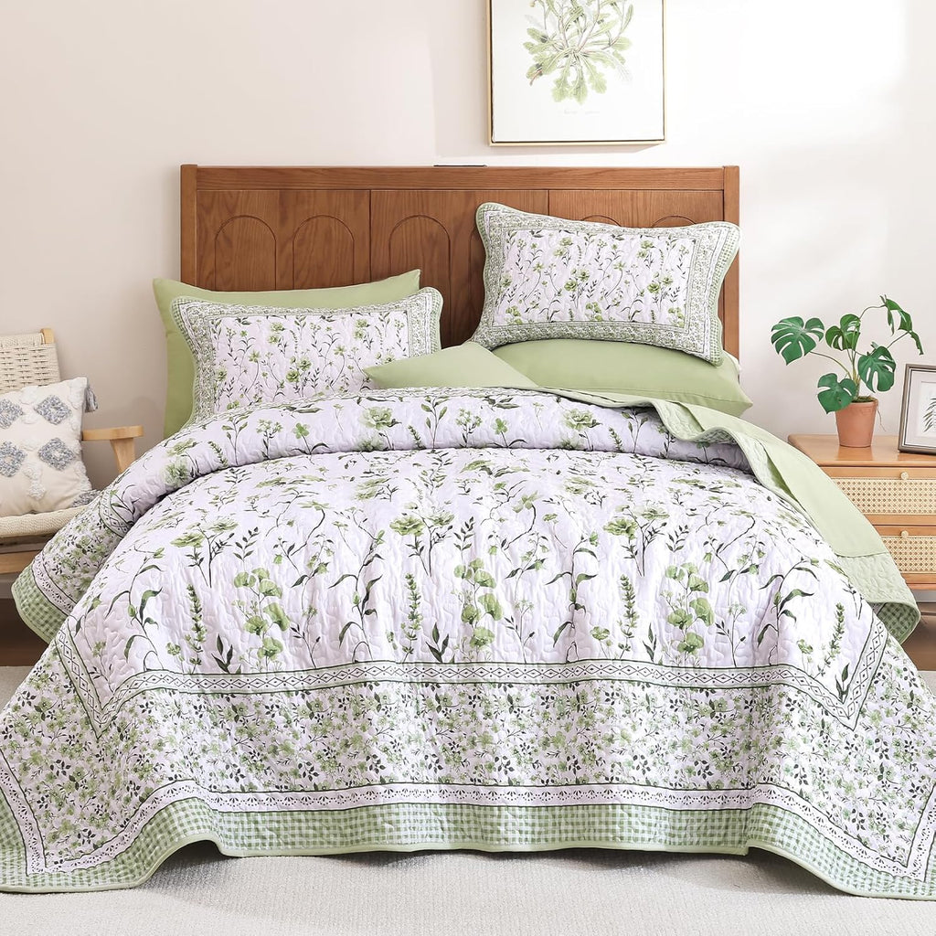Floral Quilt Set, Sage Green Bedspread Set with 2 Pillowcases, Microfiber Lightweight Flowers Botanical Coverlet