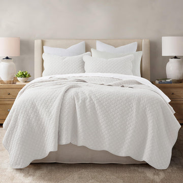 100% Cotton Quilt, White Soft Lightweight Cotton Bedspread Coverlet 3 Pieces Scalloped Edge Geometric