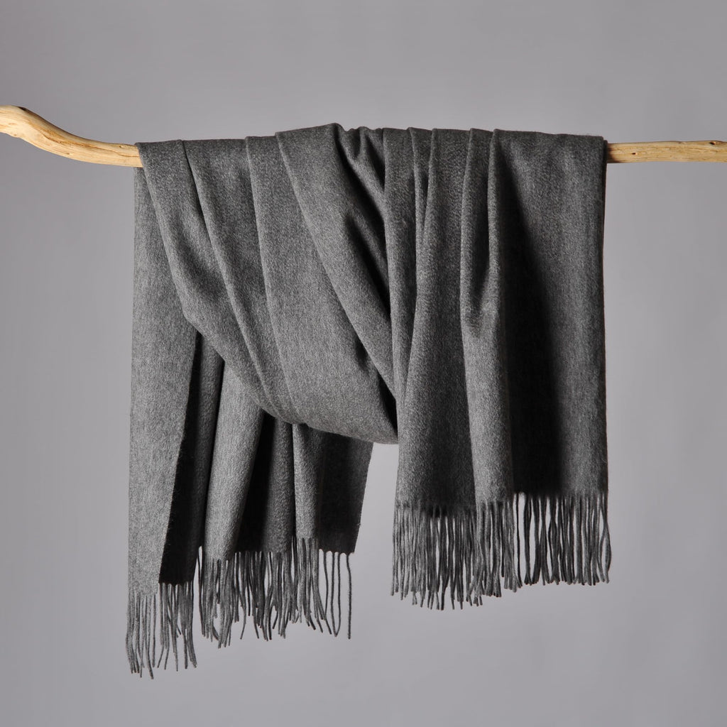 Premium Cashmere Throw Blanket with Fringe (Gray)