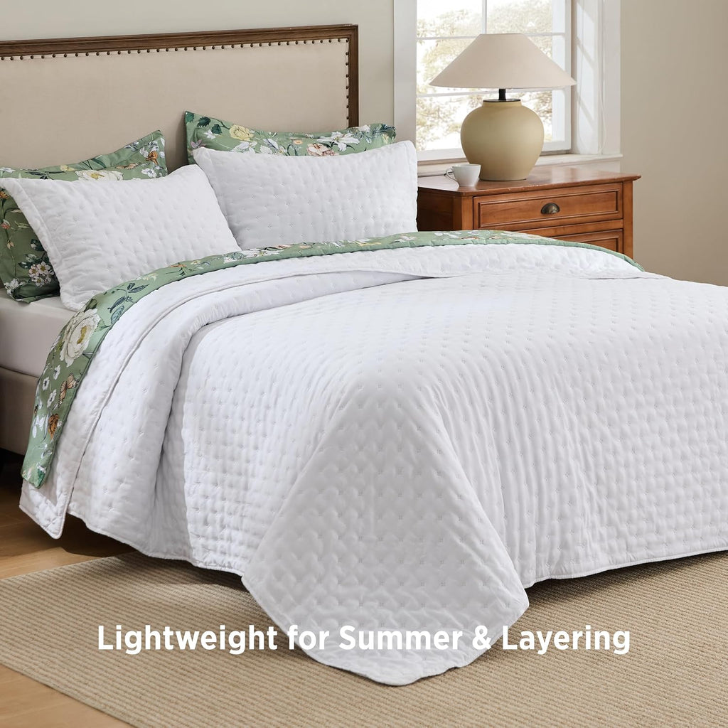 Quilts Queen - Lightweight Comforter Queen for Summer, Bright White Bedspread Quilt with Clover Pattern, Soft