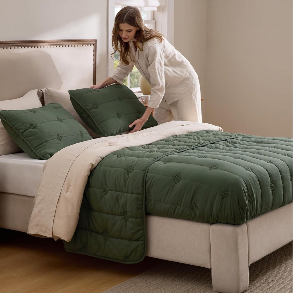 Queen Quilt - Prewashed Extra Soft Cotton-Like Polyester Quilts Queen, Lightweight Comforter, Includes 1 Quilt 90x96