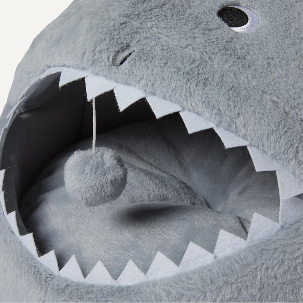 Shark Shape Cat House for Indoor Cats, Enclosed Design Helps Reduce Anxiety in Nervous Pets