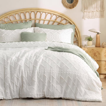 King Comforter Set - White Comforter, Boho Tufted Distressed Vintage Bedding for Kids, 3 Pieces Farmhouse-Style Bed - Set of 3