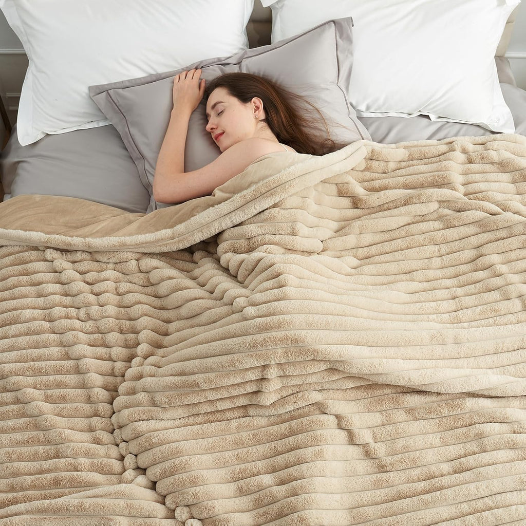Faux Fur Throw Blanket, Cozy Fuzzy Fluffy Fur Luxurious Soft Striped Plush Gift Blankets for Family Sofa Chair